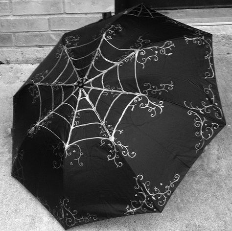 Gothic Mode, Black Umbrella, Silver Pen, Neo Victorian, Dark Style, Punk Emo, Spider Webs, Umbrellas Parasols, Gothic Accessories