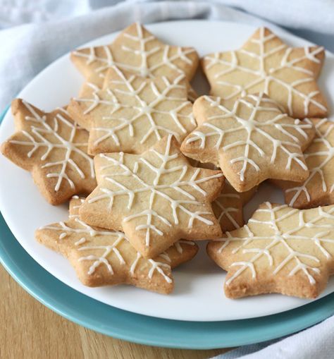 Dairy-Free Lemon Almond Shortbread Snowflakes Carrot Cake Bread, Almond Shortbread, Lemon Shortbread, Almond Shortbread Cookies, Seasonal Desserts, Easy Christmas Treats, Winter Treats, Snowflake Cookies, Shortbread Recipes