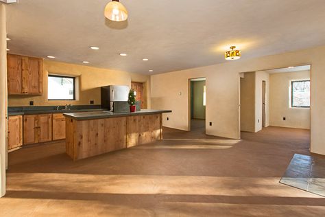 Earthen Floors - Eco friendly flooring systems - Jeffrey The Natural Builder Hydronic Radiant Floor Heating, Straw Bale Building, Dumfries House, Cob Building, Eco Friendly Flooring, Straw Bale House, Green Woodworking, Moab Utah, Solar House