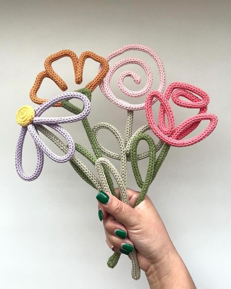 Lesley Ramirez | Knitted Wire Names | My handmade best-seller ⬇️ These knitted wire flowers were my biggest hit last year, Spring of 2023!! (I mean… it’s hard not to love… | Instagram Crochet Small Flower, Wire Letters, Wire Name, Name Wall Decor, Wire Knitting, Knitted Wire, French Knitting, Wire Flowers, Knit Art