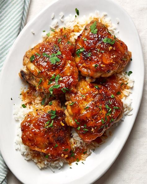 Apricot Glazed Chicken, Apricot Chicken Recipes, Apricot Glaze, Crispy Chicken Thighs, Skillet Dinner Recipes, Apricot Recipes, Apricot Chicken, All About Food, Chicken Recipes Video