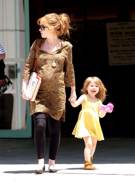 isla fisher and olive<33333333 Isla Fisher, Celebrity Kids, Celebrities, Quick Saves