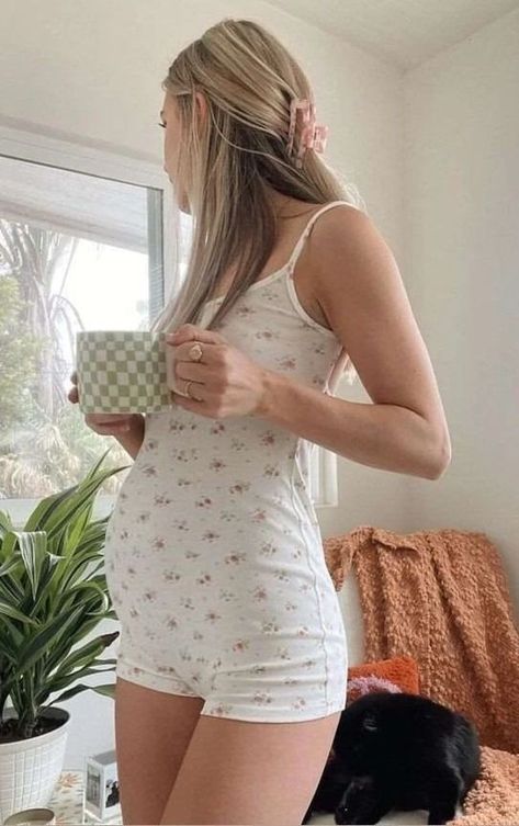 Pregnancy Belly Photos, Cute Pregnancy Pictures, Belly Photos, Teen Pregnancy, Pretty Pregnant, Cute Maternity Outfits, Stylish Maternity Outfits, Trendy Maternity, Future Mom