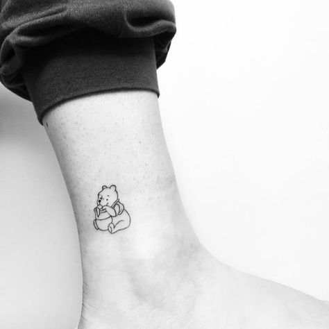 Pooh Bear Tattoo, Winnie The Pooh Tattoos, Bear Tattoo Designs, Cute Winnie The Pooh, Bear Tattoo, Honey Bear, Lion Tattoo, Pooh Bear, Honey Pot