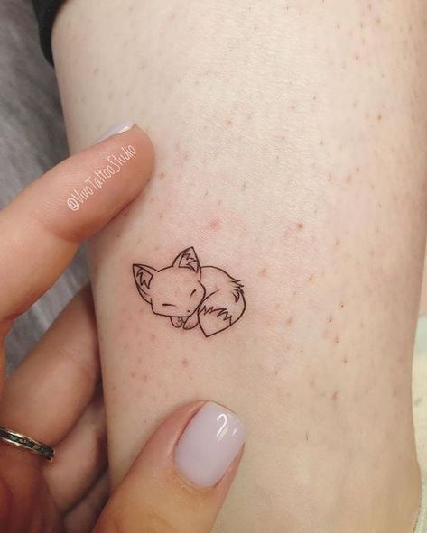 Small Fox Tattoo, Fox Tattoo Design, Small Pretty Tattoos, Cute Tiny Tattoos, Fox Tattoo, Time Tattoos, Art Tattoos, Simplistic Tattoos, Best Tattoo