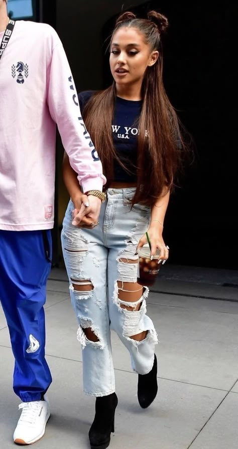 Ariana Grande Outfits Casual, Ariana Grande Outfits, Ariana Grande Style, Ariana Grande Photoshoot, Ariana Grande Photos, Teen Outfits, Outfit Styles, Ariana G, Celebrity Street Style