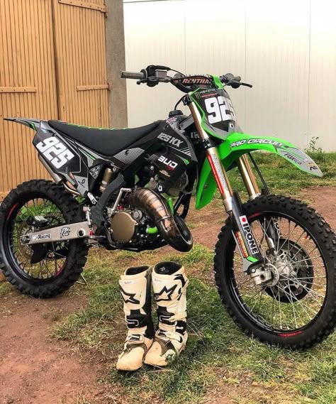 Drz400 Supermoto, Dirt Bike Design, Motocross Photography, Suzuki Dirt Bikes, 125cc Dirt Bike, Kawasaki Kx 250, Curling Tips, Enduro Motocross, Mx Bikes