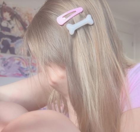 Pink Hair Clips Aesthetic, Cutecore Hair Clips, Cutecore Hair, Cutecore Hairstyles, Cutecore Accessories, Cute Core Room, Cute Egirl, Hair Clips Aesthetic, Kawaii Kei