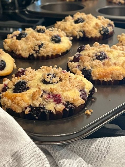 Blueberry Yoghurt Muffins, Blueberry Muffins With Crumble Topping Recipe, Blueberry Muffins With Yogurt Recipe, Blueberry Muffins Made With Yogurt, Jumbo Blueberry Muffins Crumble Topping, Blueberry Muffins Yogurt, Blueberry Muffins With Yogurt, Blueberry Muffins With Greek Yogurt, Blueberry Muffins With Crumble Topping