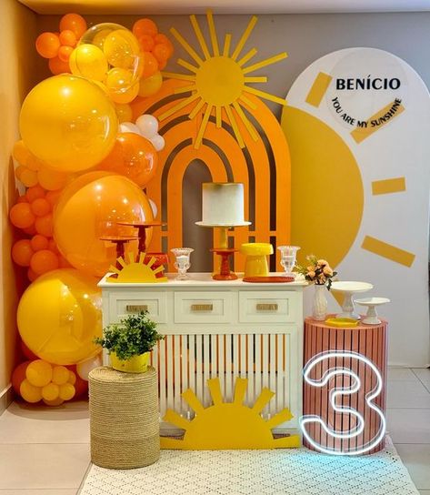 Sun Party Theme, Sunshine Theme Birthday Party, Sunshine First Birthday, Sunshine Party, Sun Birthday, Yellow Party, Winnie The Pooh Birthday, 1st Birthday Cakes, First Birthday Themes