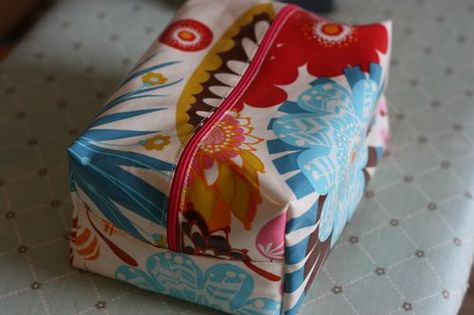 box bag Box Bag Tutorial, Bag Sewing Tutorial, Oil Cloth Bags, Boxy Bags, Shabby Chick, Sewing Bags, Zippered Bag, Bag Sewing, Bag Tutorial