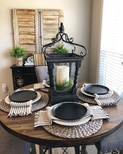 The sun is shining and it’s 20 degrees warmer than yesterday...I’ll take it! Small Kitchen Tables, Tafel Decor, Dining Room Table Decor, Kitchen Table Decor, Country Farmhouse Decor, Farmhouse Dining, Dining Table Decor, Formal Dining Room, Round Table