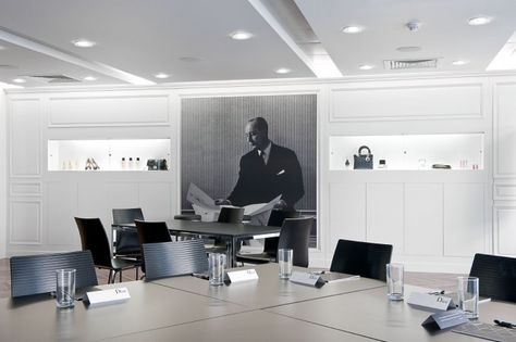 Inside Louis Vuitton Moet Hennessey London Offices Dining Room Images, Turquoise Room, Dining Room Chairs Upholstered, Dining Room Table Chairs, Luxury Perfumes, Corporate Office Design, Private Dining Room, Period Furniture, Office Snapshots