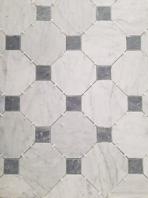 Flower Marble Mosaic Tile, English Floor Tiles, Simple Floor Tile, American Olean Tile, Classic Tile Floor Bathroom, Bathroom Flooring Ideas Marble, Mudroom Ideas Flooring, Victorian Tile Floor Bathroom, Victorian Tile Kitchen Floor