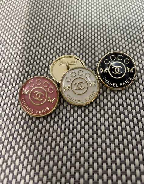 Metal Badge Design, Chanel Buttons, Label Pin, Branded Pins, Promotional Design, Pin Logo, Types Of Buttons, Antique Buttons, Badge Design