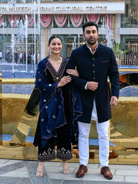 Couple Saree And Kurta, Couple Twinning Outfits Indian, Mirror Work Suit, Velvet Pakistani Dress, Velvet Suit Design, Suit With Dupatta, Ethnic Dresses, Saree Bollywood, Sequence Embroidery