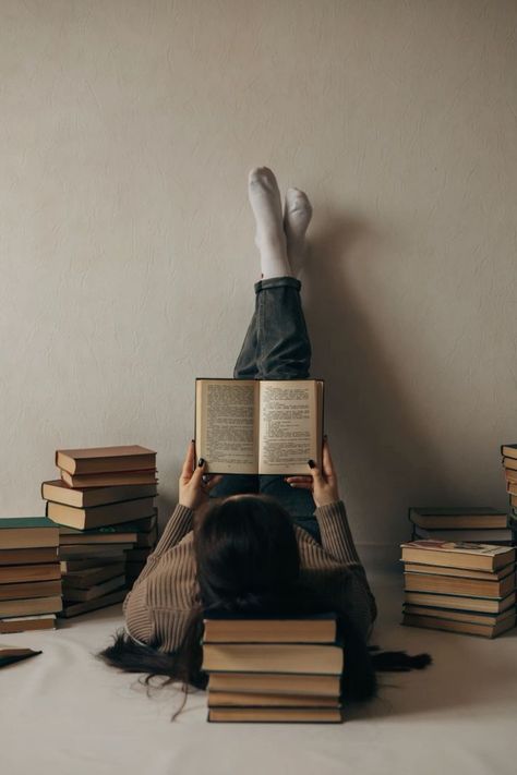 Person Holding Open Book, Book Inspired Photoshoot, Photoshoot With Books, Book Photoshoot, Book Portrait, Library Photo Shoot, College Graduation Pictures Poses, Inspiration Photoshoot, Book Photography Instagram