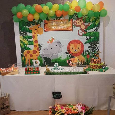 Jungle Theme Decoration Ideas, Jungle Theme Decorations, Jungle Theme Birthday Party, Piñata Ideas, Jungle Theme Birthday, Birthday Balloon Decorations, Jungle Party, Safari Birthday, Mom Art