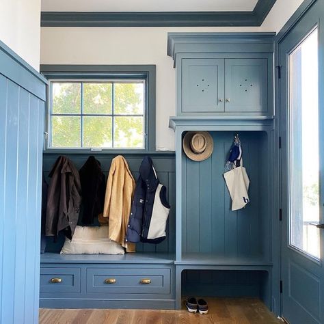 Slate Tile SW 7624 - Neutral Paint Color - Sherwin-Williams Winter Mudroom, Mudroom Inspiration, Coastal Color Palettes, Transitional Entry, Mill Work, Modern Rustic Decor, Mudroom Design, Brown Floors, Window Awnings