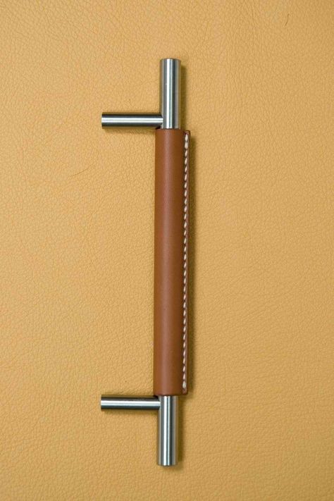 Leather Cabinet Pulls, Handmade Leather Work, Industrial Design Portfolio, Leather Bag Design, Door Handle Design, Wardrobe Door Handles, Diy Leather Projects, Diy Home Accessories, Front Door Handles