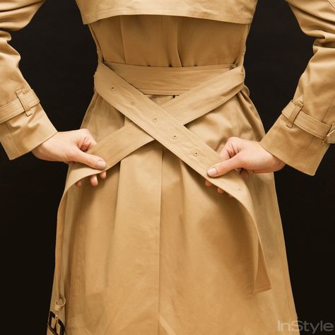 Ways To Wear Trench Coat, How To Tie Trench Coat Belt Back, How To Style A Trench Coat Casual, How To Tie A Trench Coat Belt, How To Wear Trench Coat, Women Trench Coat Outfits, Styling A Trench Coat, Winter Trench Coat Outfit, Burberry Trench Coat Outfit