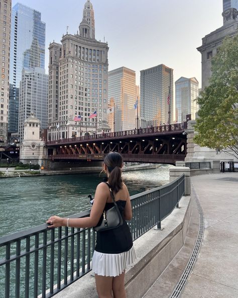 Strolling through the Chicago Riverwalk in style. 🖤✨ #cityvibes #outfitcheck #fitcheck #chicago #fashion #streetfashion #chicagoriverwalk Hyde Park Chicago, Chicago Riverwalk, Chicago Fashion, River Walk, Hyde Park, In Style, Chicago, Street Style, Travel