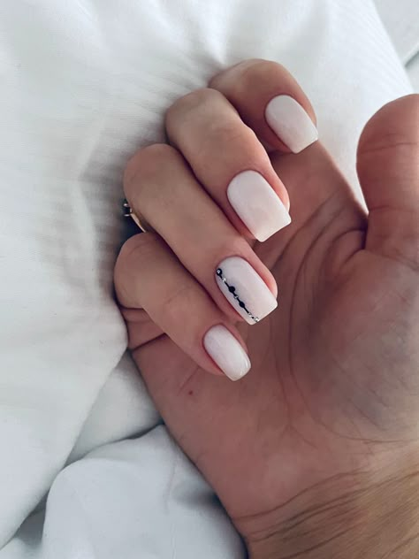 Milky White Nails With Nail Art, Milky With Nails, Milky White Fall Nails, Milky Yellow Nails, Gel Nails Milky White, Milky Nail Designs, Milky Nails Design, Milky White Nails Short, Nails White Milky