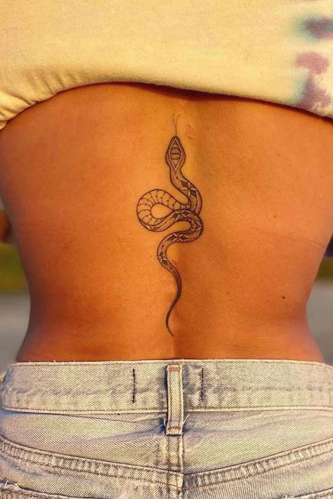 Exceptional Snake Tattoo Ideas for Daring and Confident Folks ★ Small Snake Tattoo, Spine Tattoo Ideas, Tattoo Ideas Inspiration, Snake Tattoo Design, Petite Tattoos, Spine Tattoos For Women, Stylist Tattoos, Cute Tattoos For Women, Spine Tattoo