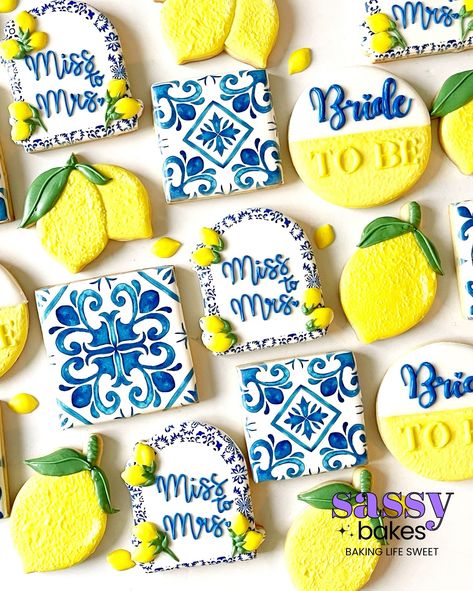 Congratulations Emaan on your upcoming boo💍 I hope your bridal shower was all you dreamed of🥰 . . . . #bridalshower #bridalshowercookies #partyfavours #love #engagementparty #bridetobe #misstomrs #decoratedsugarcookies #sugarcookiesofinstagram #lemons #sassybakesca #supportsmallbusiness #blackownedbusiness #eddieprintercookies #printedcookies Italian Bridal Showers, Flood Icing, Cake Wraps, Bridal Shower Cookies, Bridal Shower Centerpieces, Mini Cookies, Cookie Designs, Bridal Shower Theme, Stay Fresh