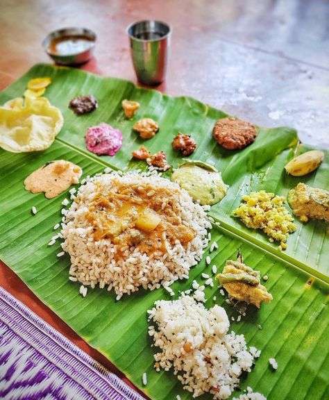 #onam #sadhya #thiruvonam #food #taste #photography #ideas #culture #traditions #keralam# god's own country From instagram..... Sadhya Photography, Onam Sadhya Photography, Onam Pics, Taste Photography, Onam Kerala, Onam Sadhya, Onam Outfits, God's Own Country, Onam Festival