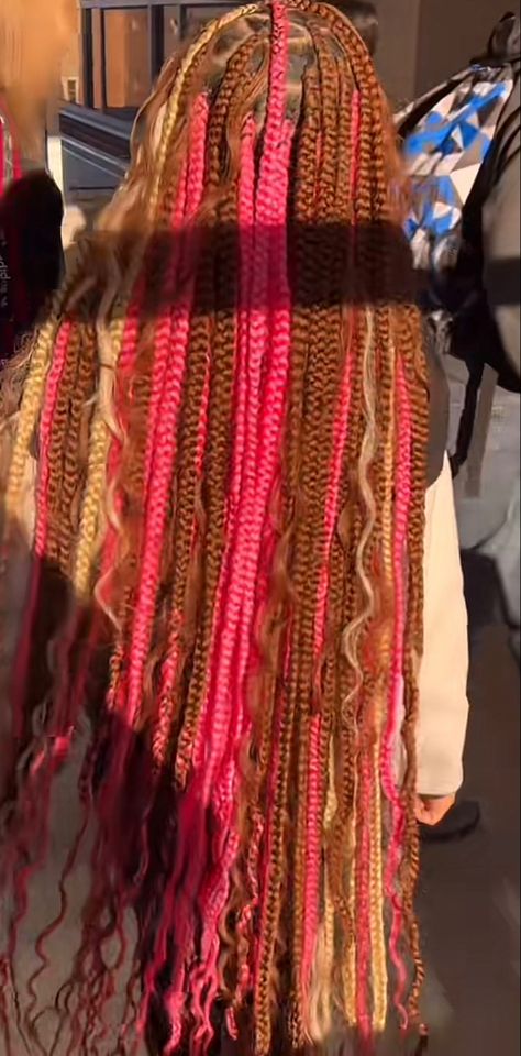 Brown And Pink Hair Knotless Braids, Knotless Box Braids Pink And Brown, Light Brown And Pink Knotless Braids, Boho Knotless Braids With Color Pink, Pink Brown Blonde Braids, Color 30 And Pink Braids, Ginger And Pink Peekaboo Braids, Neopolitan Braids With Curls, Pink And Brown Hair Braids