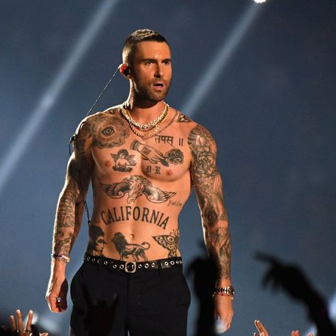 Adam Levine Adam Levine Tattoos, Adam Levine Shirtless, Muster Tattoos, Up Tattoos, Adam Levine, Snake Tattoo, Unique Tattoo, Maroon 5, Chest Tattoo