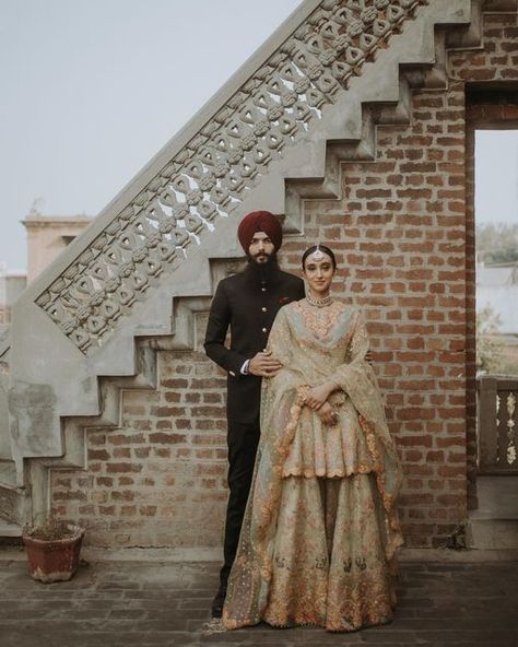 Punjabi Suit For Engagement, Punjabi Wedding Shoot, Sutej Pannu Wedding, Gurudwara Outfit, Gurudwara Wedding Outfit, Anand Karaj Suit Bride, Punjabi Wedding Photoshoot, Punjabi Engagement Photoshoot, Nikkah Food