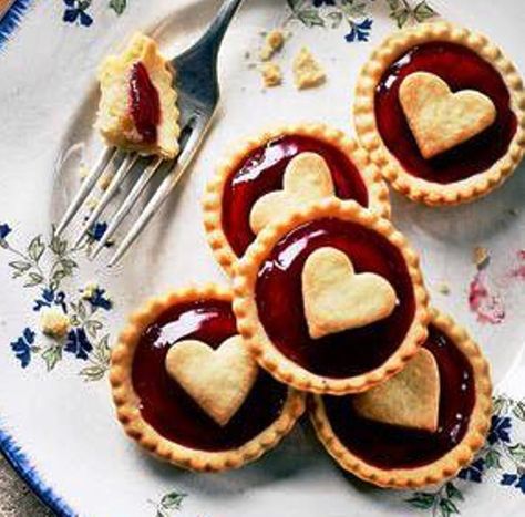 12 Easy Jam Tarts Recipes - Fill My Recipe Book Cottage Core Baking, Breakfast Simple, My Recipe Book, Breakfast Tart, Easy Jam, Coconut Tart, Easy Teas, Tarts Recipe, Jam Tarts