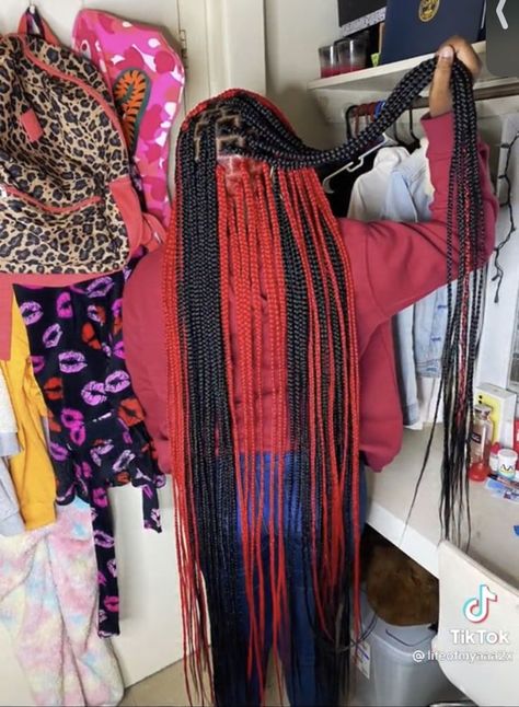 Braided Hairstyles Peekaboo Red, Red Braids Peekaboo, Red Peekaboo Knotless Braids With Curls, Red And Black Hair Braids, Peek A Boo Box Braids Red, Red Peekaboo Knotless Braids, Red And Black Peekaboo Braids, Peekaboo Braids Red, Red Peekaboo Box Braids