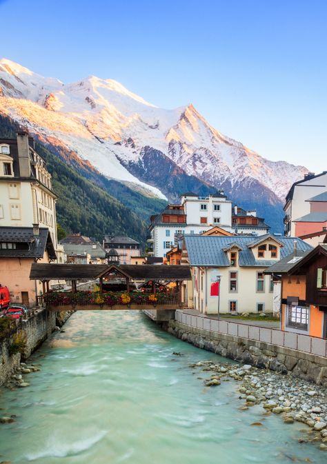 Discovering the most beautiful sites in the Chamonix-Mont-Blanc valley Chamonix France, Comfy Travel, Travel Comfort, Whitewater Rafting, Beautiful Sites, French Alps, Zermatt, Ski Trip, Whistler