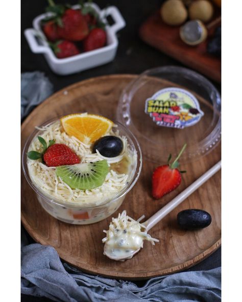 Salad Buah Photography, Buah Aesthetic, Angle Foto, Cup Photography, Fruits Salad, Food Court, Fruit Salad, Acai Bowl, Camembert Cheese