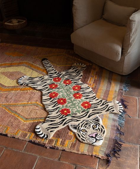 Discover our collection of hand-tufted rugs - Doing Goods Cool Carpets, Tufted Art, Animal Rugs, Tufting Ideas, Zebra Rug, Tiger Rug, Funky Rugs, Big Wall Art, Animal Rug