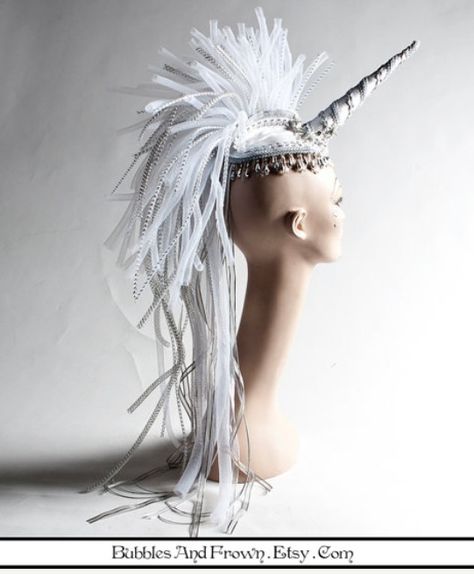 White unicorn headdress Unicorn Headpiece, Race 2, Fantasy Outfits, Burning Man Costume, Diy Kostüm, Unicorn Makeup, Unicorn Halloween, Festival Gear, Unicorn Costume