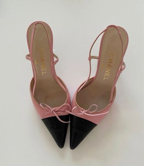 Chanel Heels, Pretty Heels, Dr Shoes, Shoes Heels Classy, Vintage Heels, Fancy Shoes, Cute Heels, Girly Shoes, Shoe Inspo