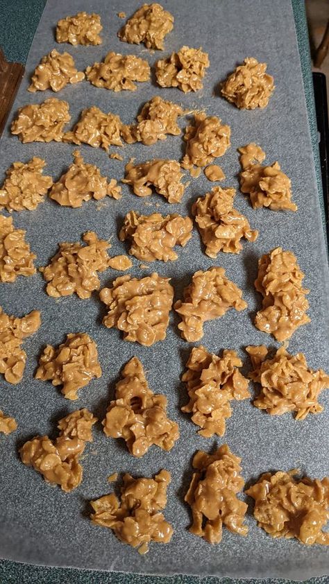 Crunchy Corn Flake Candy – Tnextrecipes Corn Flake Candy, Cornflake Candy, Crunchy Corn, Corn Flake, Cheap Easy Meals, Game Snacks, Dump Meals, Peanut Butter Lovers, Corn Flakes