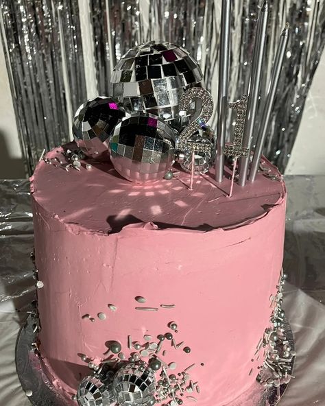 Disco Cake, 14th Birthday Cakes, Sweet Sixteen Birthday Party Ideas, 21st Bday Ideas, Disco Birthday Party, Pink Birthday Cakes, Cute Birthday Ideas, Pink Birthday Party, Ball Birthday