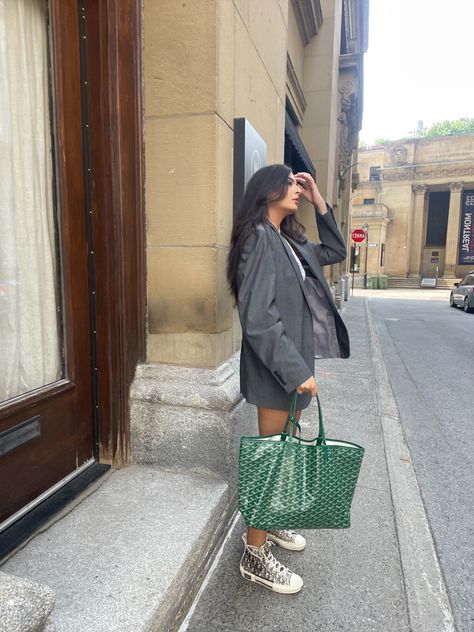 Goyard green bag Green Goyard Bag Outfit, Green Goyard Outfit, Green Goyard Tote Outfit, Green Tote Bag Outfit, Green Goyard Bag, Green Goyard Tote, Goyard Tote Outfit, Green Goyard, Green Bag Outfit