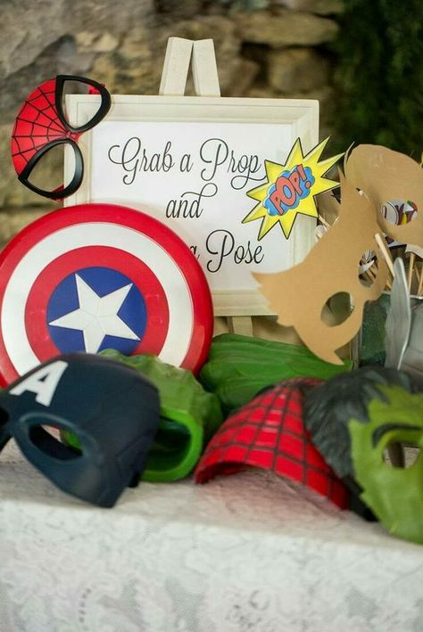 Comic wedding theme Villain Wedding, Marvel Wedding Theme, Superhero Wedding Theme, Avengers Wedding, Comic Wedding, Marvel Wedding, Geek Home Decor, Comic Book Wedding, School Function