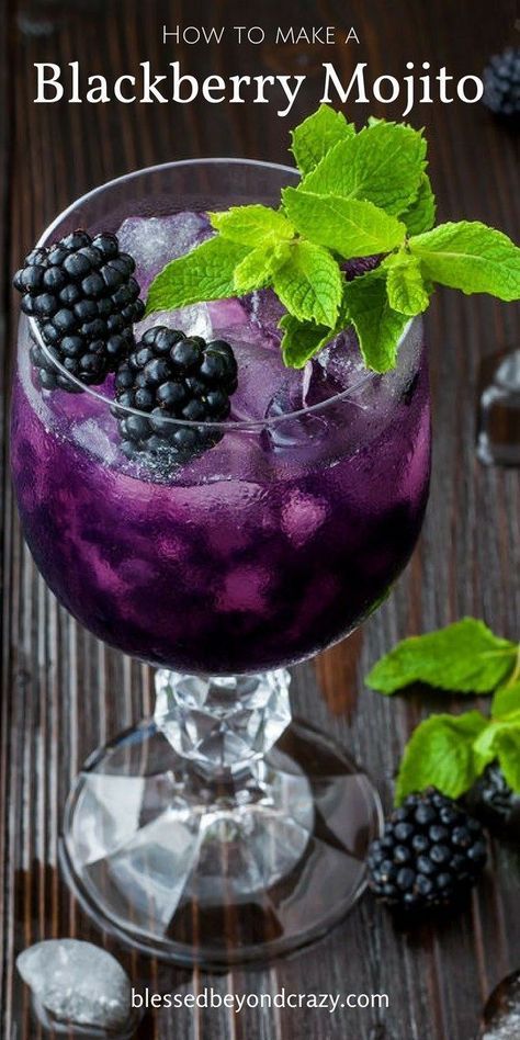 Resep Mojito, Blackberry Mojito, Mojito Recept, Resep Smoothie, Keto Cocktails, Boozy Drinks, Fancy Drinks, Cocktail Drinks Recipes, Alcohol Drink Recipes