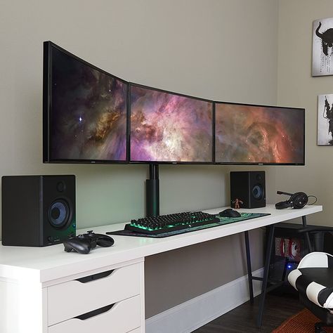 Traders need multiple monitors to krep track of charts Monitor Desk, Computer Desk Setup, Gaming Room Setup, Best Desk, Pc Setup, Monitor Stand, Electronics Design, Home Office Setup, Office Setup