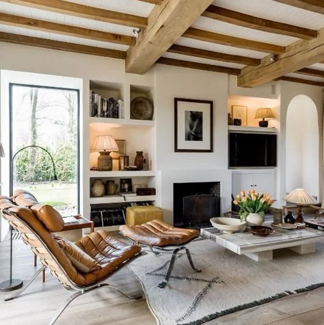 BELGIAN INTERIORS: OUR GUIDE TO THIS LAID BACK STYLE | Lauren Gilberthorpe Interiors Belgian Interiors, Modern Eclectic Living Room, Remodel Closet, Belgian Farmhouse, Entryway Modern, Country Interior Design, Interior Boho, Belgian Style, Interior Vintage