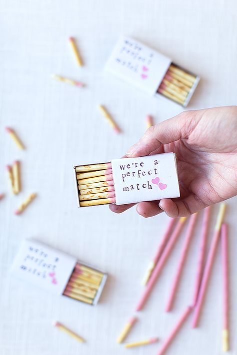 perfect_match_valentine2 Saint Valentin Diy, Valentines Bricolage, Frame Photography, Matchbox Crafts, Valentine Diy, Valentinstag Party, Product Styling, Match Stick, Wedding Day Gifts