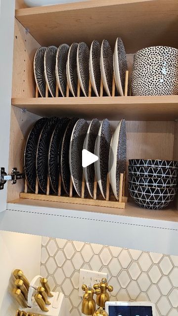 𝙉𝙖𝙩𝙖𝙨𝙝𝙖 | 𝙄𝙣𝙩𝙚𝙧𝙞𝙤𝙧 𝘿𝙚𝙘𝙤𝙧 | 𝙇𝙞𝙛𝙚𝙨𝙩𝙮𝙡𝙚 on Instagram: "Something about an organized cabinet makes me so happy 😀

What do you think about those plate organizers.  I have been using the metal ones in my previous homes but decided to these wooden ones and they are great. This set I purchased came with 5 organizers in different sizes.

Check comment Plates to get the link to check them out.

#plateorganizer #kitchenorganizationtips #kitchenorganizers #cabinetorganizer #cabinetorganization #organizationtipsandtricks #organizationideas #amazonhome" Storing Plates In Kitchen, Plate Storage Cabinet, How To Organize Plates And Bowls, Plates Organization Cabinets, Plate Organization Cabinets, Plate Organization, Plate Organizer, Kitchen 2024, Plate Storage