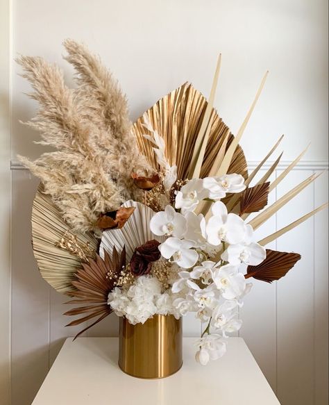 Pampas House Decor, Dry Florals Wedding, Dried Tropical Flowers, Brown And Gold Flower Arrangements, Preserved Floral Arrangements, Dried Flower Table Arrangements, Dry Flower Decor, Dry Floral Arrangements, Dry Flowers Decoration